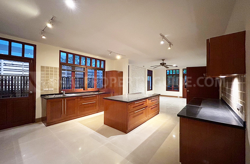 House with Private Pool in Sukhumvit 